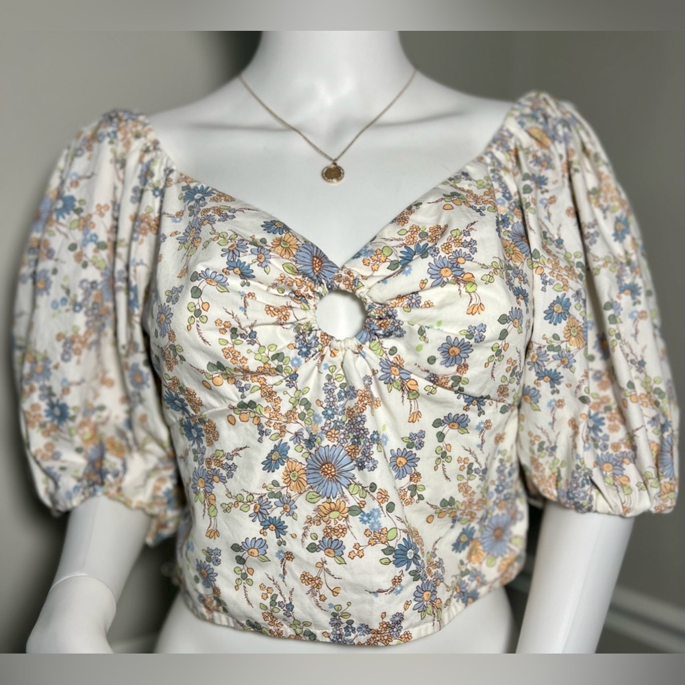 Abercrombie & Fitch Cropped Peasant Top Size Medium